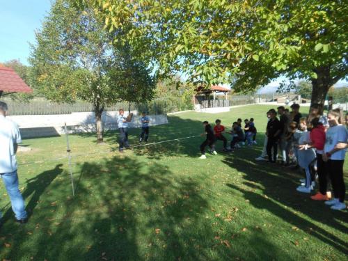 FOTO 7. Hrvace - Potezanje konopa